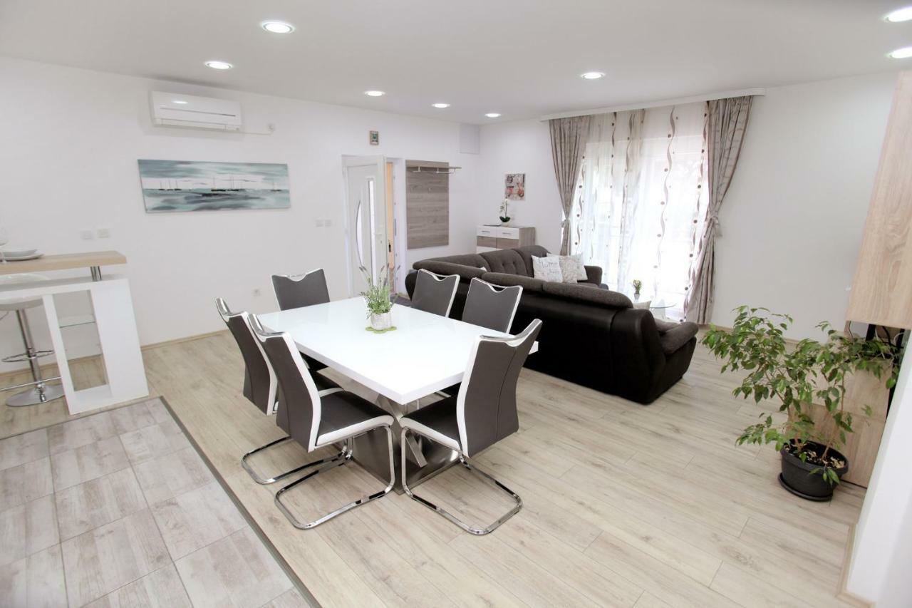 Apartments Viki Trogir Ngoại thất bức ảnh
